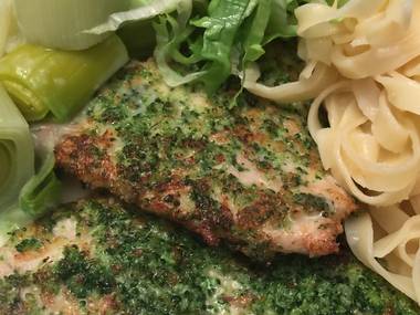 Putenschnitzel mit Broccoli-Parmesan-Kruste