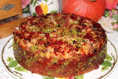 Pistazien-Kuchen mit Rosinen