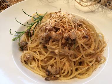 Käsespaghetti mit geräuchertem Gauda und Steinchampignons