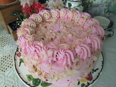 Himbeer-Mandel-Sahne-Torte