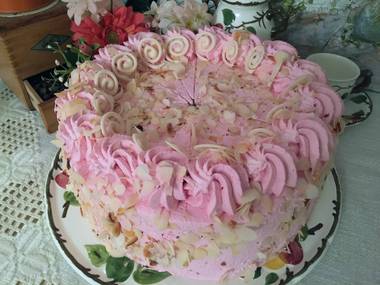 Himbeer-Mandel-Sahne-Torte