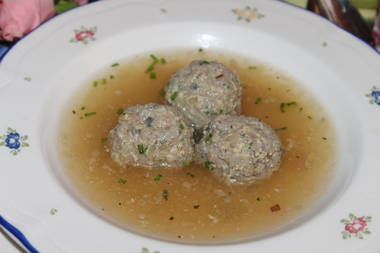 Knödeli Suppe