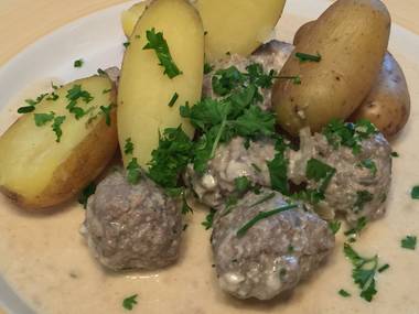 Badische Hackfleischb&auml;llchen in Wein-Sahneso&szlig;e