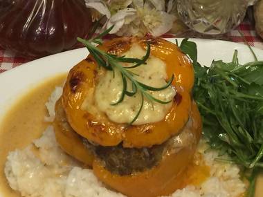 Gef&uuml;llte Paprika &uuml;berbacken mit 3 K&auml;sesorten