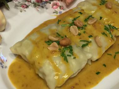 Maultaschen mit Erdnuss-Honigsoße