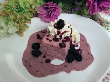 Brombeer-Eis-Parfait