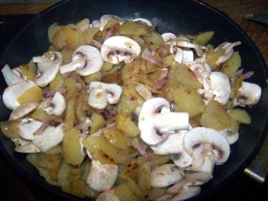 Schwarzwälder Speckbratkartoffeln mit frischen Champignions