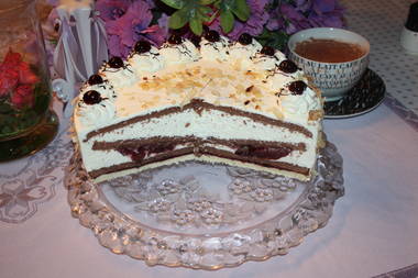 Schwarzwälder Amaretto-Kirsch-Sahnetorte