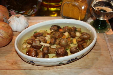 Eingelegte Champignionköpfe mit Schwarzwälder Schinkenspeck