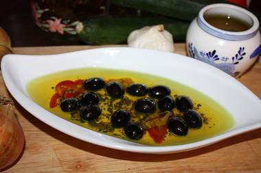 Eingelegte Schwarze-Oliven