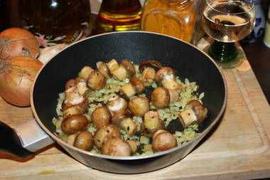 Gebratene Stein-Champignonköpfe mit  Knoblauch