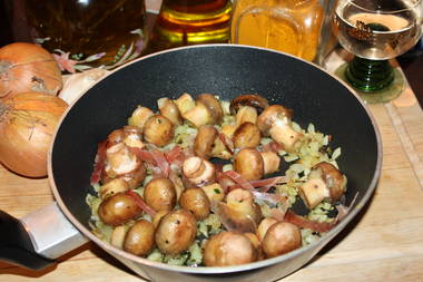 Schwarzwälder Stein-Champignonköpfe gebraten mit Schwarzwälder Schinkenspeck