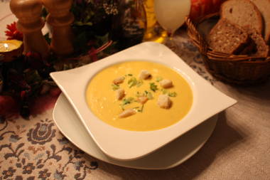 Kürbis-Cremsuppe mit Roquefort