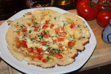 Pfannkuchen-Pizza mit Tomaten