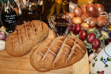 Rotwein Roggenbrot