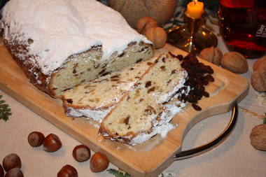 Haselnuß-Christ-Stollen