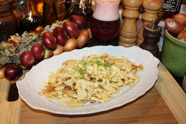 Butter-Käsespätzle mit Röstzwiebeln