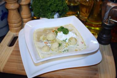 Rahmkohlsuppe mit Markklöschen