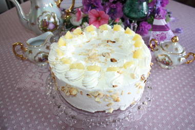 Ananas-Sahne-Rum-Torte