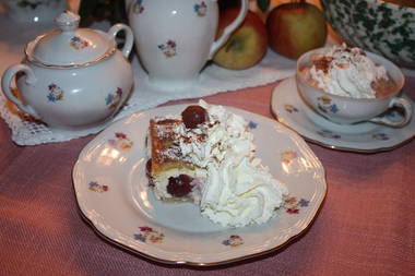 Schwarzwälder Quarkstollen mit  Sauerkirschen