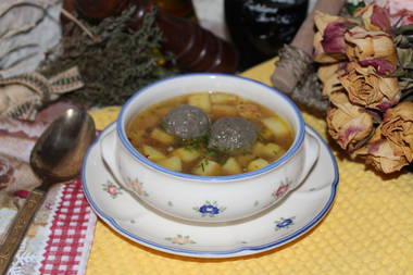 Schwäbische Leberknödelsuppe