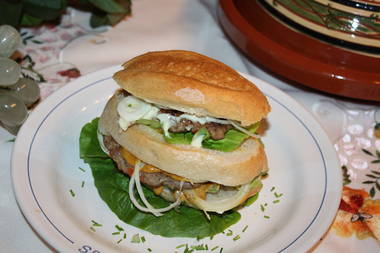 Fleischburger mit Schwarzwälder Spitz-Weckle