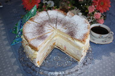 K&auml;se - Fr&uuml;chte-Sahnetorte