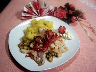 Zanderfilet mit Schinkenspeckstreifen und Salzkartoffeln