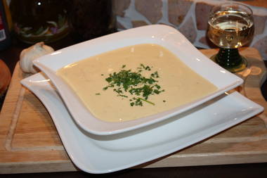 Spargel-Cremsuppe mit Parmesan