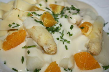 Spargel mit Orangensoße